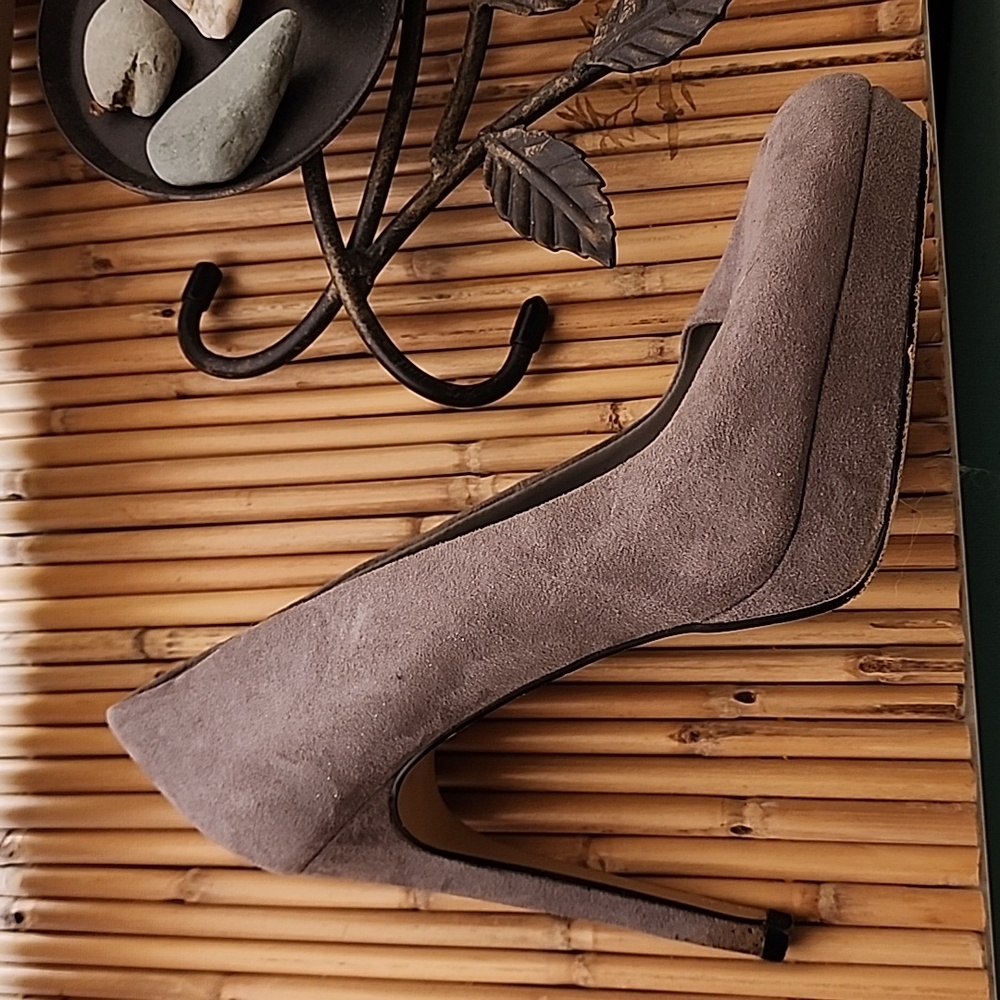 Faux suade,pump stiletto. 5 inch heel.